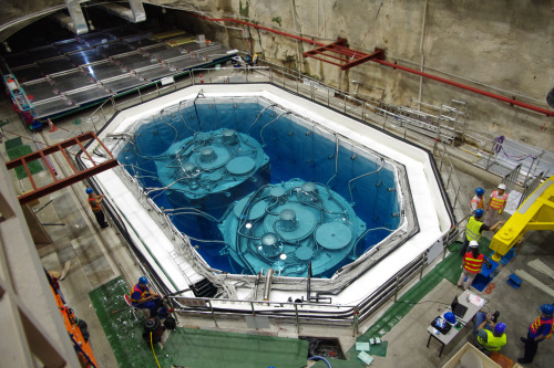 中微子探测器成功安装在巨型水池之中-IMGP0294