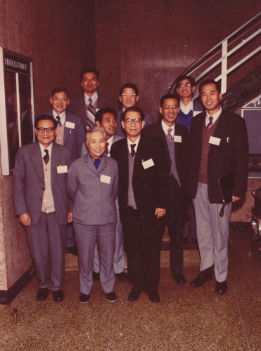 1980年，高能加速器考察组在美国劳伦斯伯克利实验室