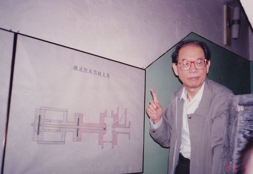 北京自由电子激光装置研制期间做工作报告