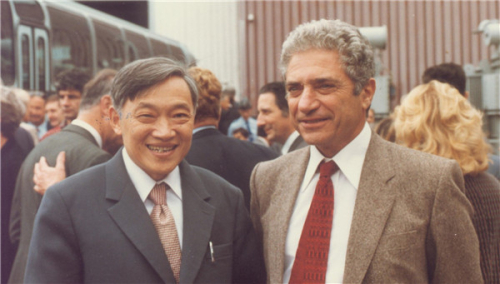 1986年，叶铭汉和诺贝尔物理奖获得者Steinberger在欧洲核子中心成立30周年所庆大会上