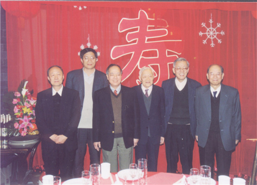 2005年，在叶铭汉院士80寿辰庆祝会上（左起郑志鹏、陈和生、李政道、叶铭汉、方守贤、谢家麟）